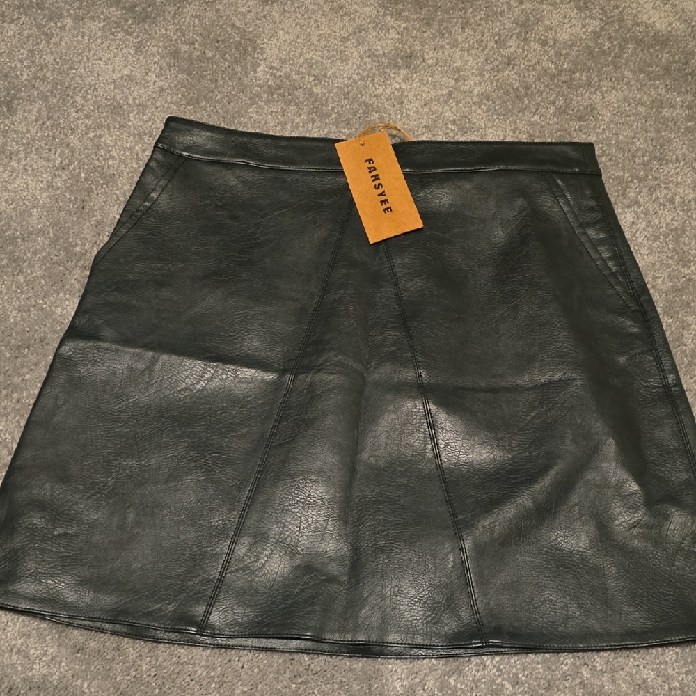 Fahsyee Faux Leather Black Skirt
